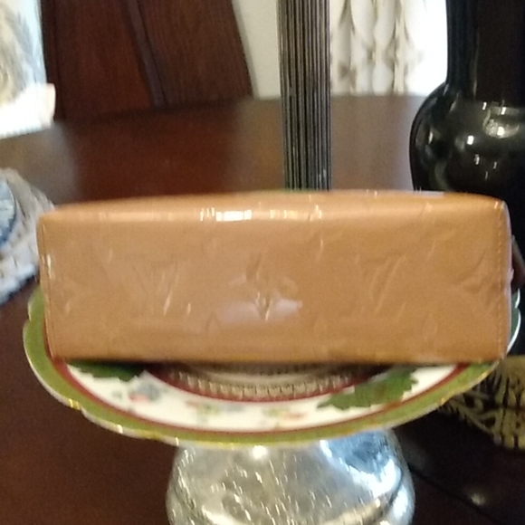 Louis Vuitton Vernis Cosmetic Pouch - Picture 5 of 12